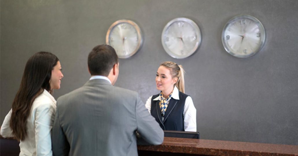 experiencia clientes atendidos hotel Campanile mostrador